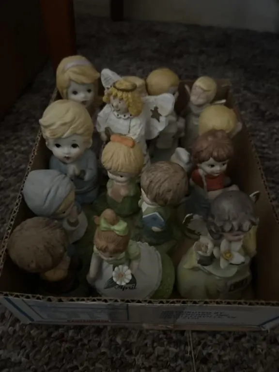 Ceramic figurines