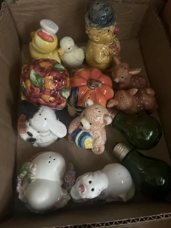 Salt and pepper shaker