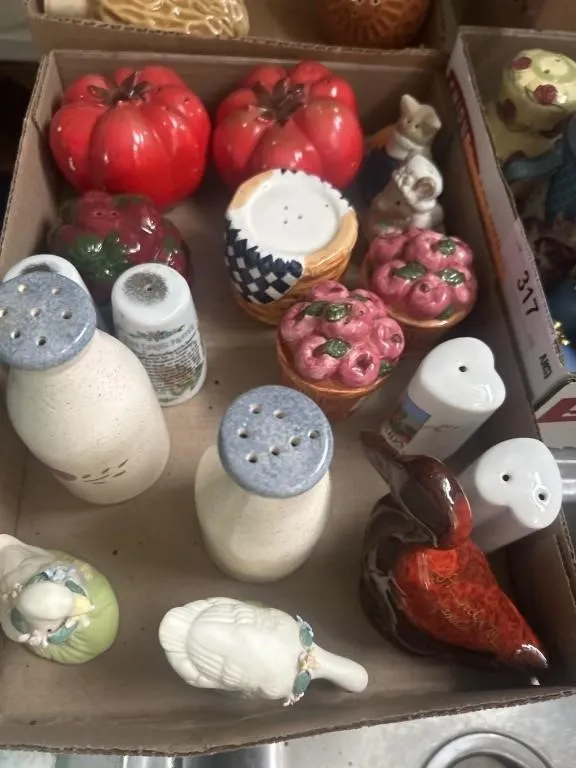 Salt and pepper, shakers, and ceramic gooses