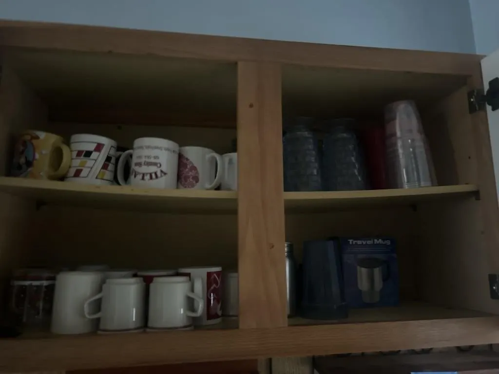 Cabinet for cups and coffee cups