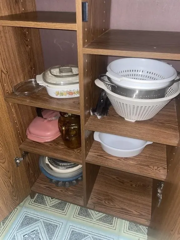 Glassware, plastic and metal strainers, bowls