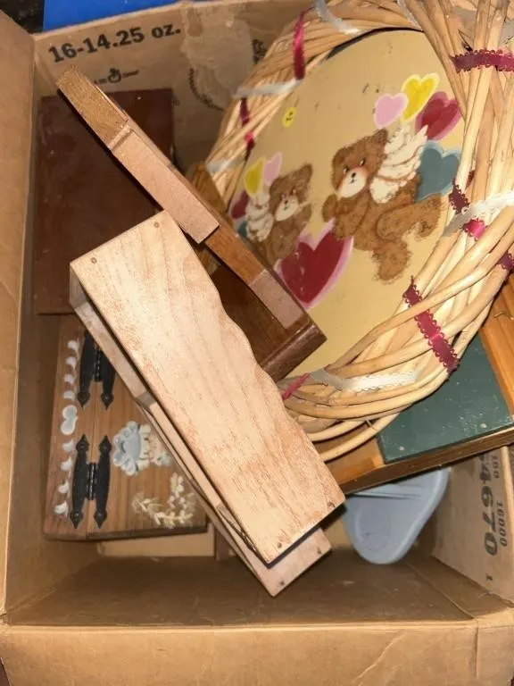 Wall decor and jewelry box