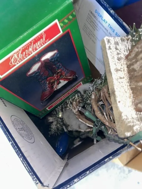 Christmas tree antiques skate musical, Christmas