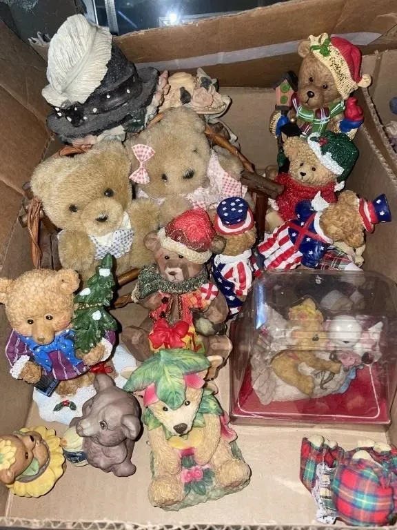 Bear figurines