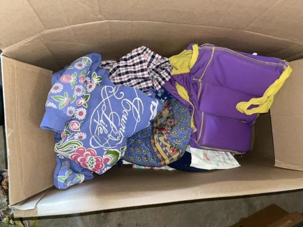Miscellaneous clothes, child�s life preserver
