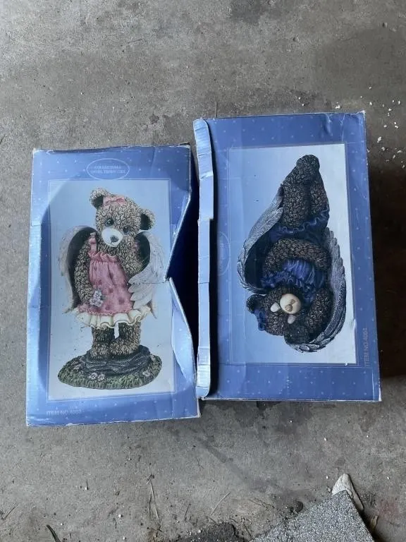 Large figurine bears