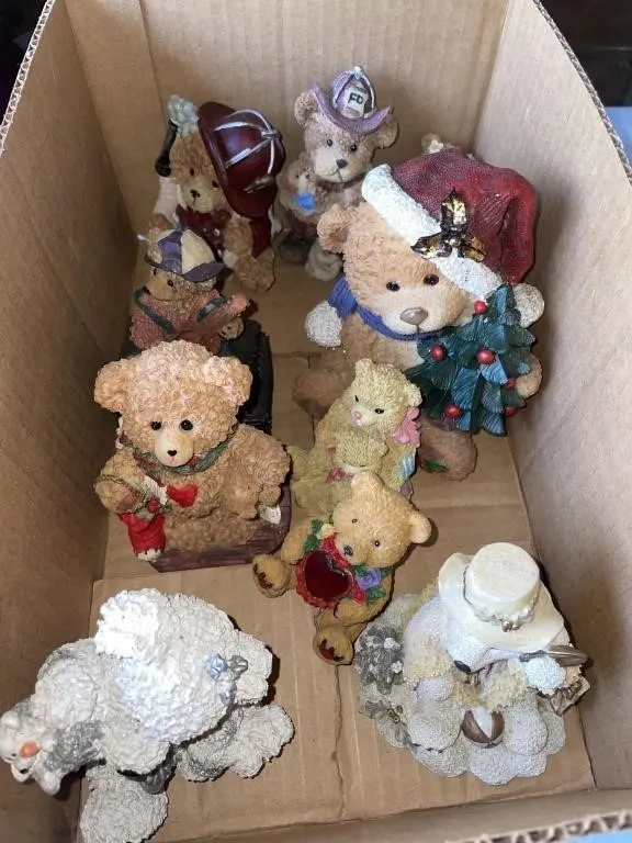 Bear figurines