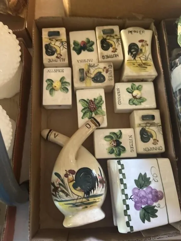 Vinaigrette, napkin, holder seasoning, shakers