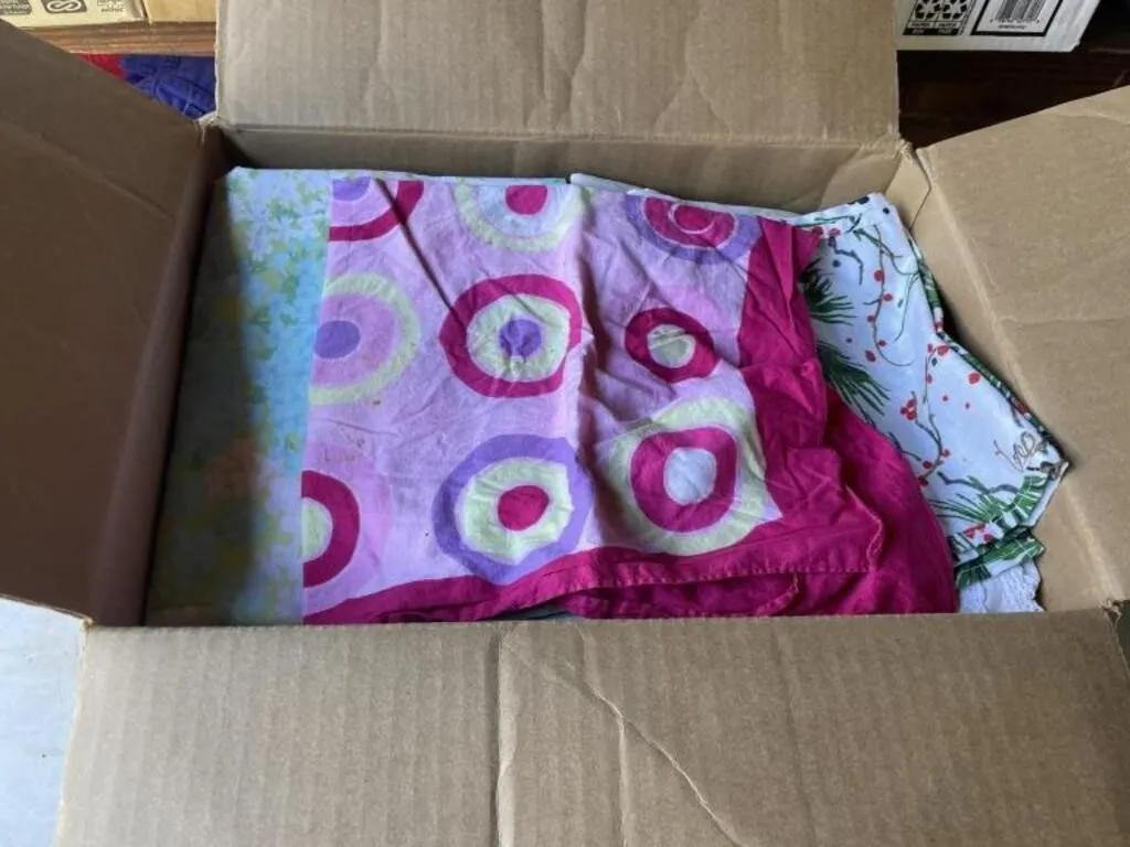 Pillowcases, linens