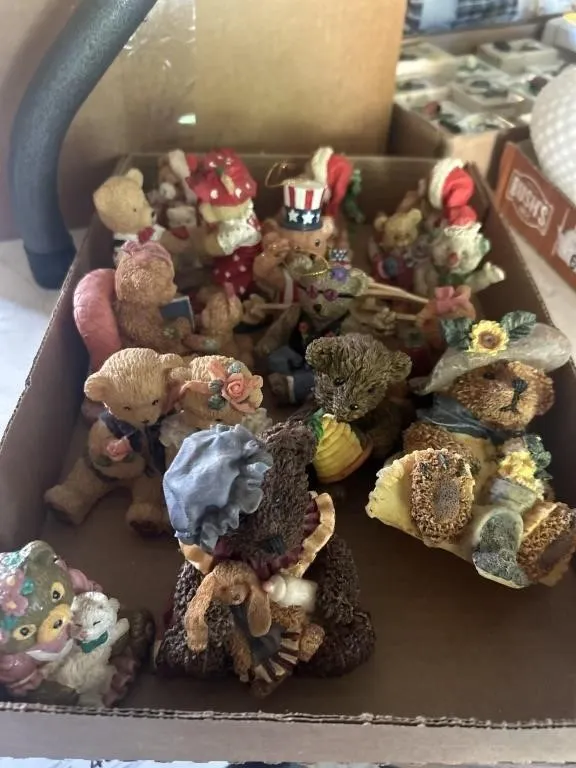 Bear figurines