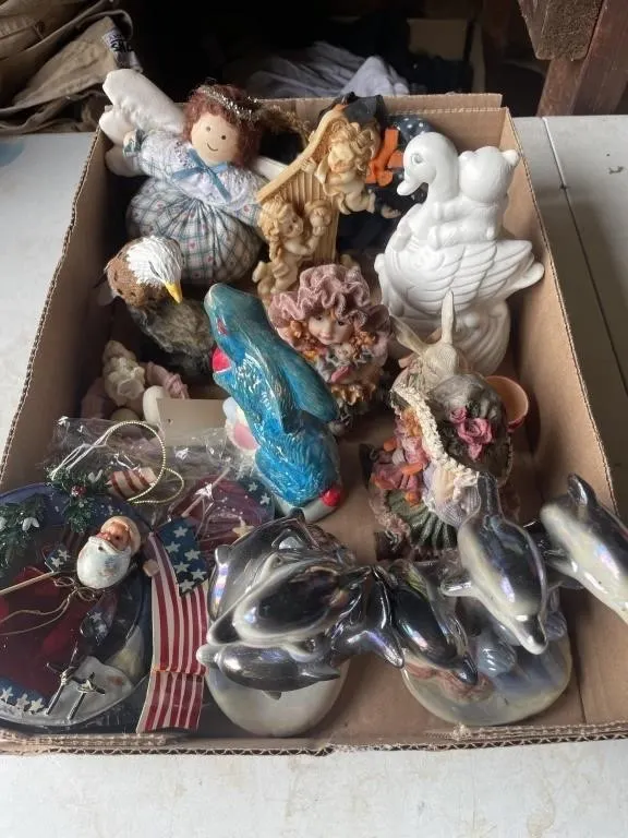 Miscellaneous figurines, angels, dolls