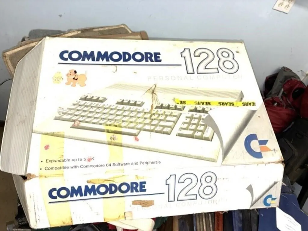 COMMODORE 128 PERSONAL COMPUTER IN BOX