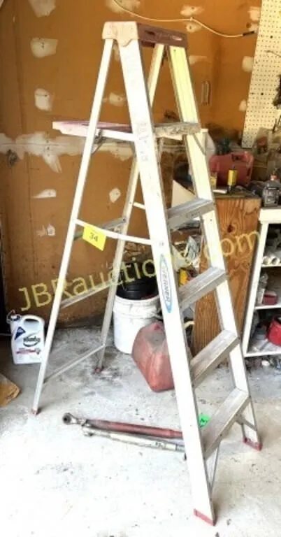 6' ALUMINUM LADDER