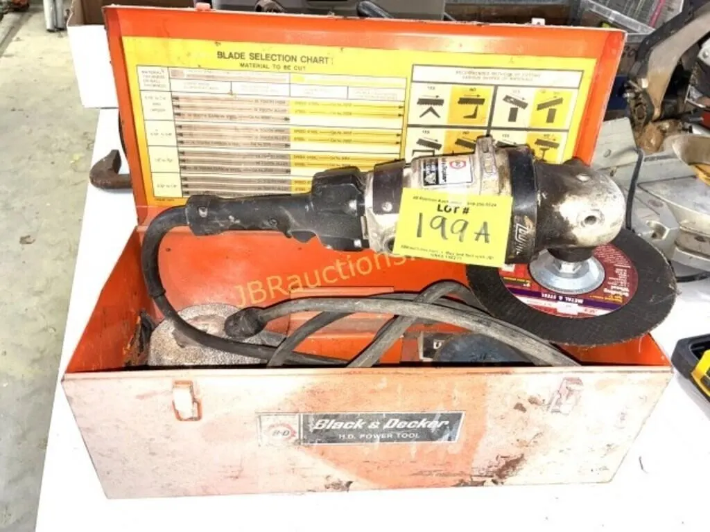 BLACK & DECKER HEAVY ANGLE SANDER/ GRINDER