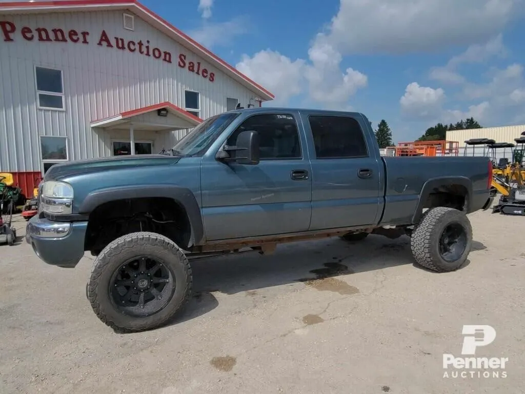 2006 GMC Sierra 2500HD Pickup 4WD V8, 6.6 T