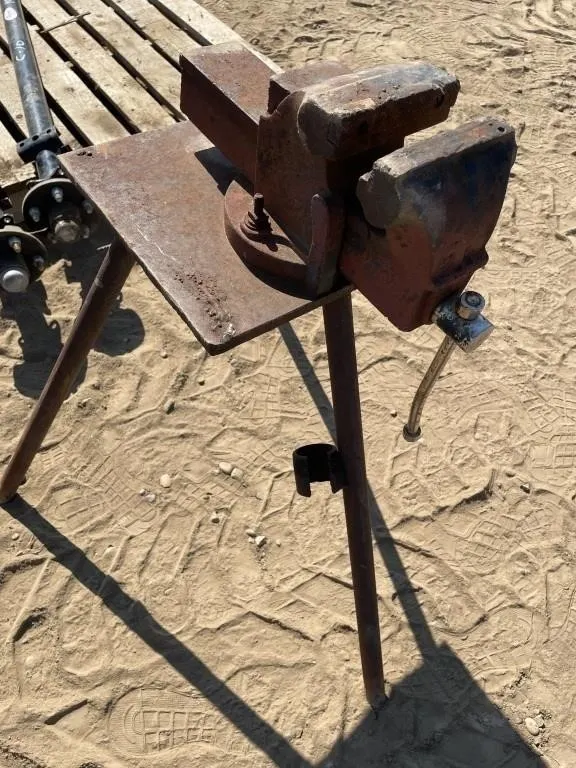 6" VISE ON STAND