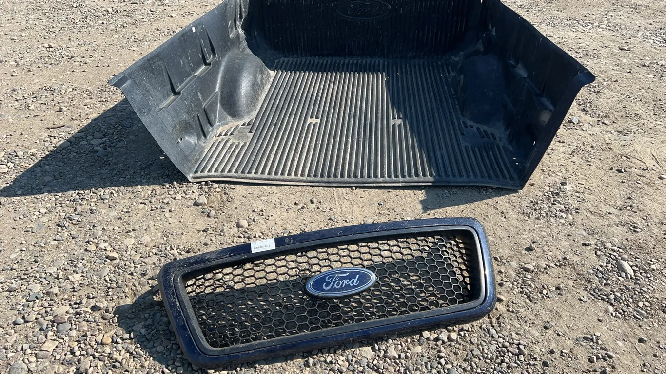 Truck Bed Liner & 05' Ford F150 Grill