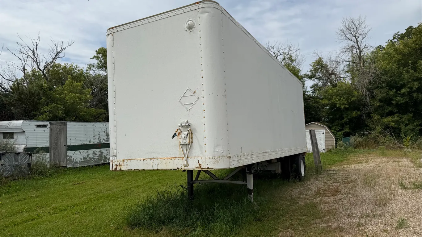 1978 ENCLOSED FRUEHAUF TRAILER