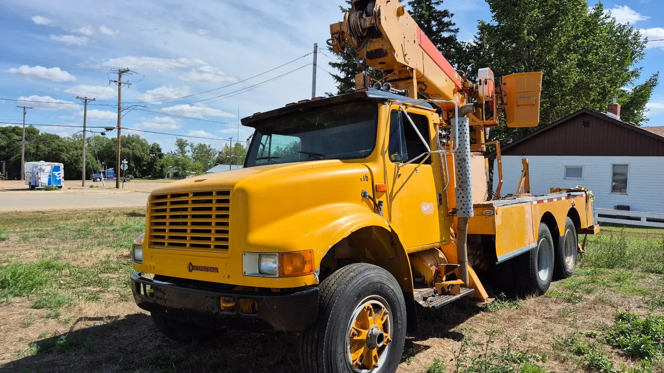 1990 INTERNATIONAL F-4900 BUCKET TRUCK