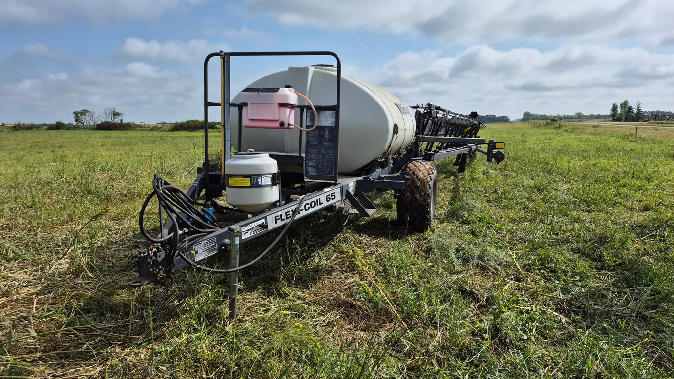 FLEXI-COIL S65 PULL-TYPE SPRAYER