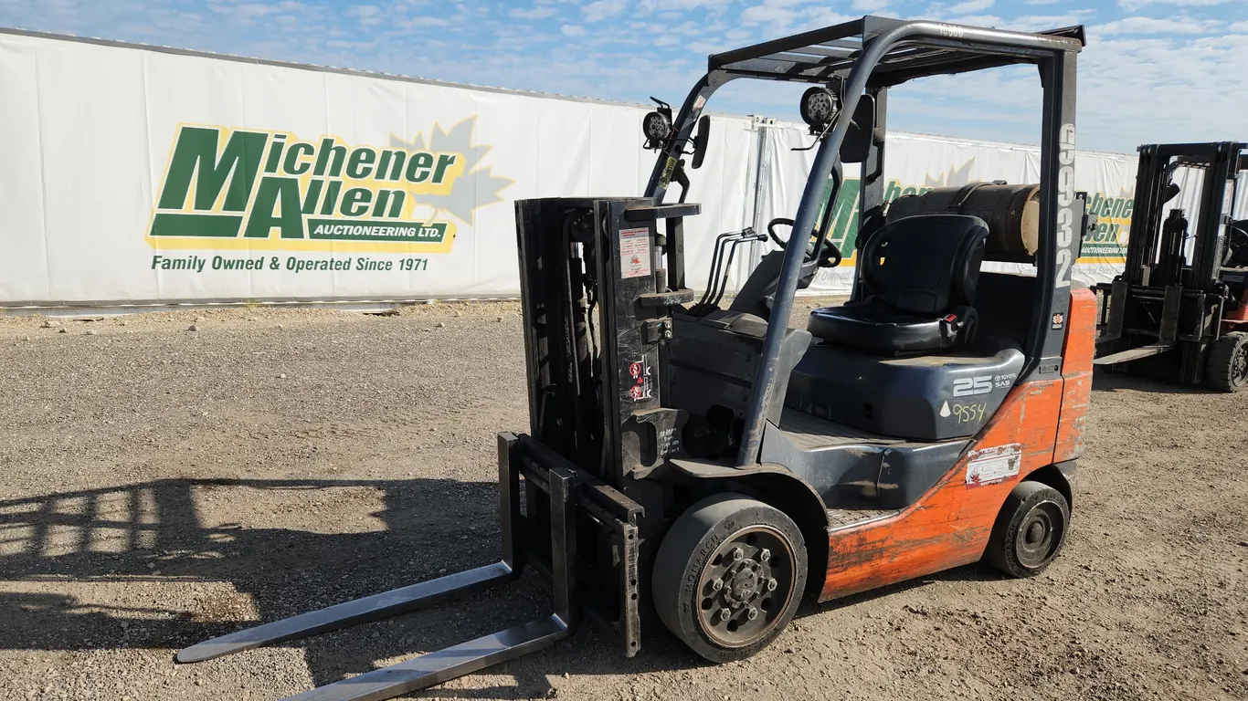 Toyota 8FGCU25 4700 LBS Forklift