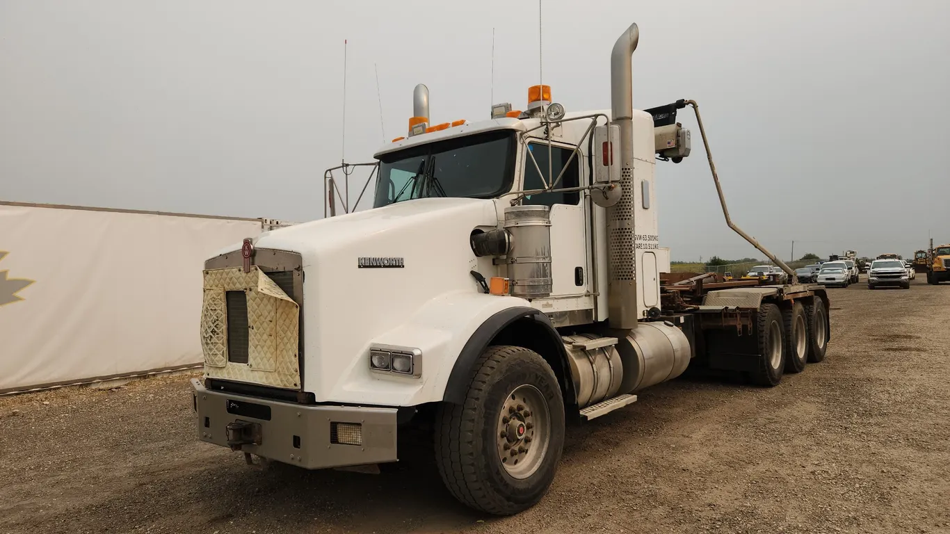 2015 Kenworth T800 Tri Hook Lift Truck