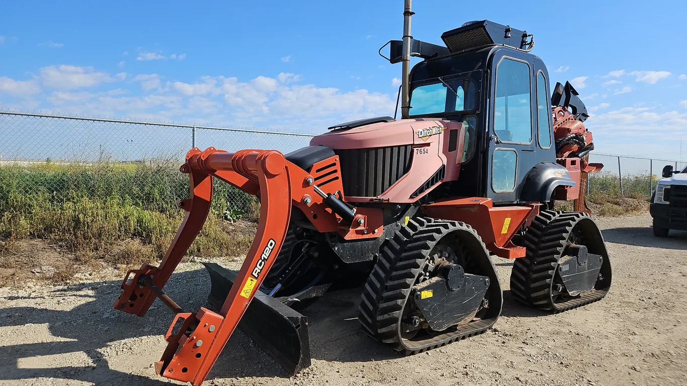 2017 Ditch Witch RT120 Quad Tracked Trencher
