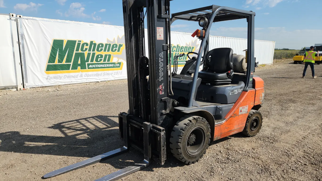 Toyota 8FGU25 4500 LBS Forklift