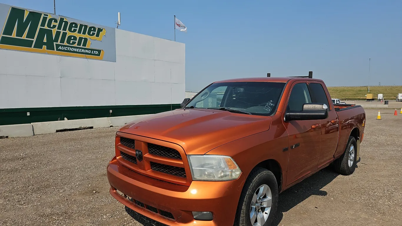 2010 Dodge Ram 1500 4x4 ST 4dr Quad Cab 6.3 ft. SB Hemi
