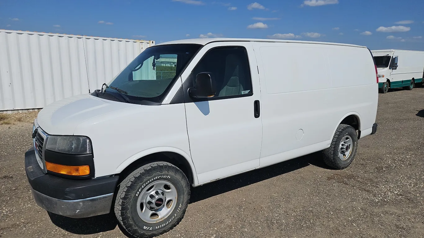 2014 GMC Savana Cargo Van