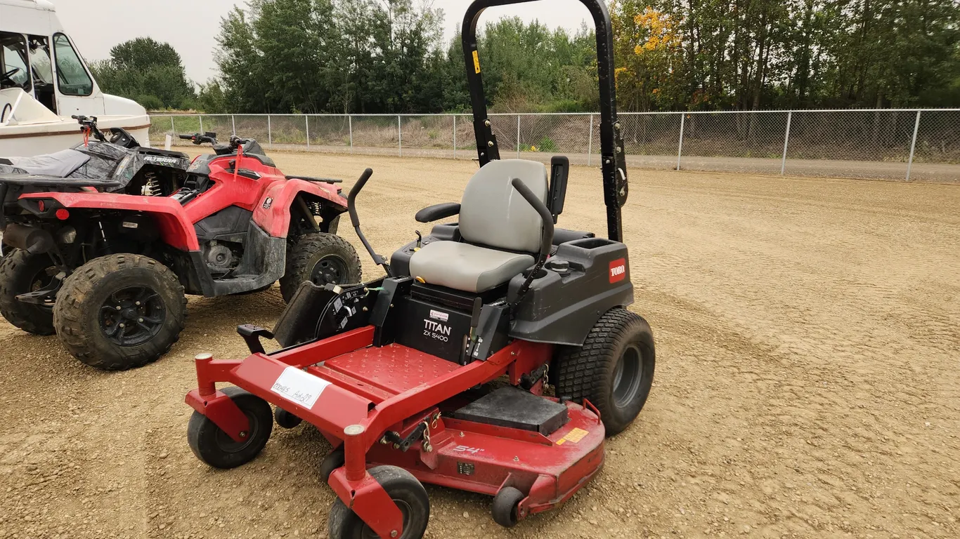 Non-Operable 2016 Toro Titan ZX4800 Mower
