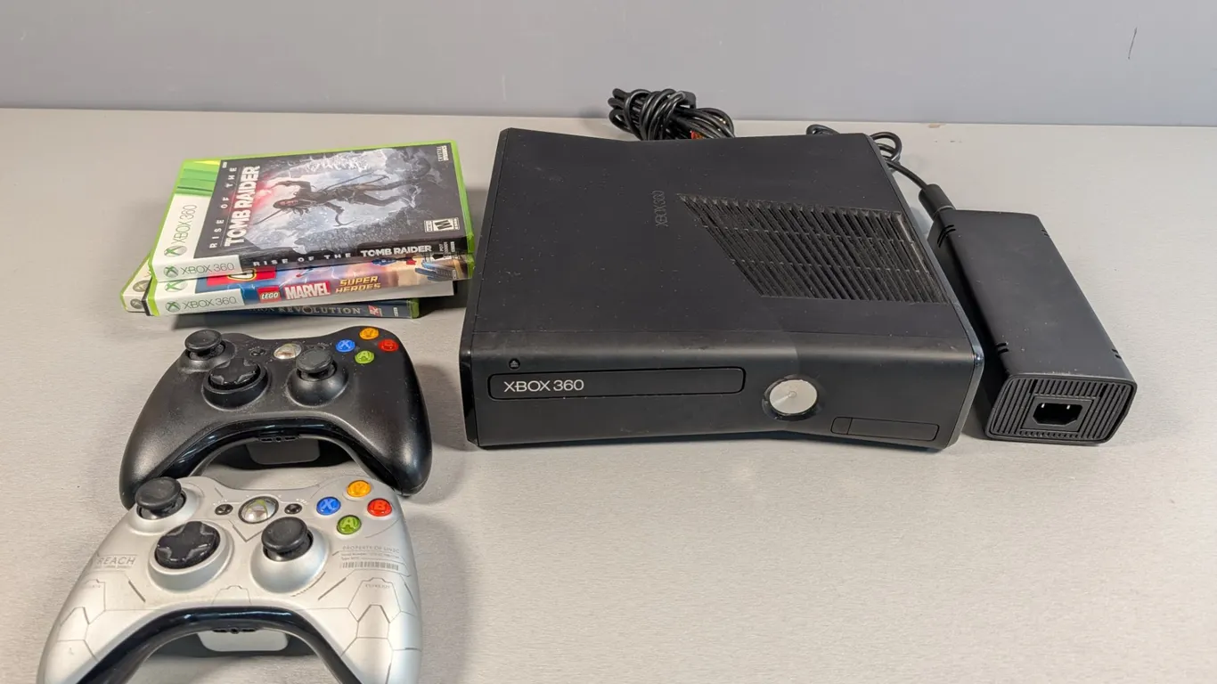 Xbox 360 S Console with Two Controllers and 4 Games