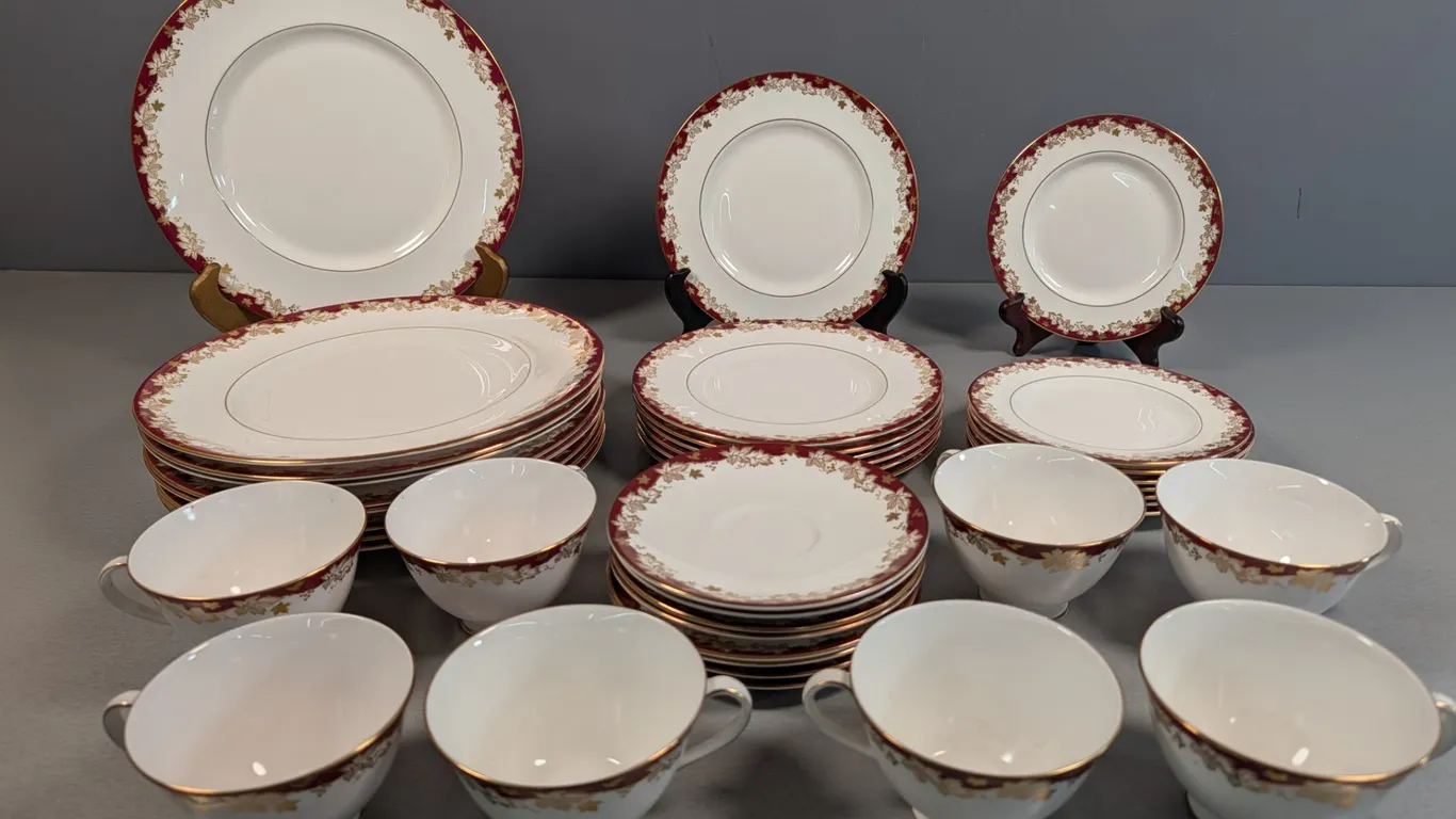 Royal Doulton Winthrop English Fine Bone China Dinnerware Set