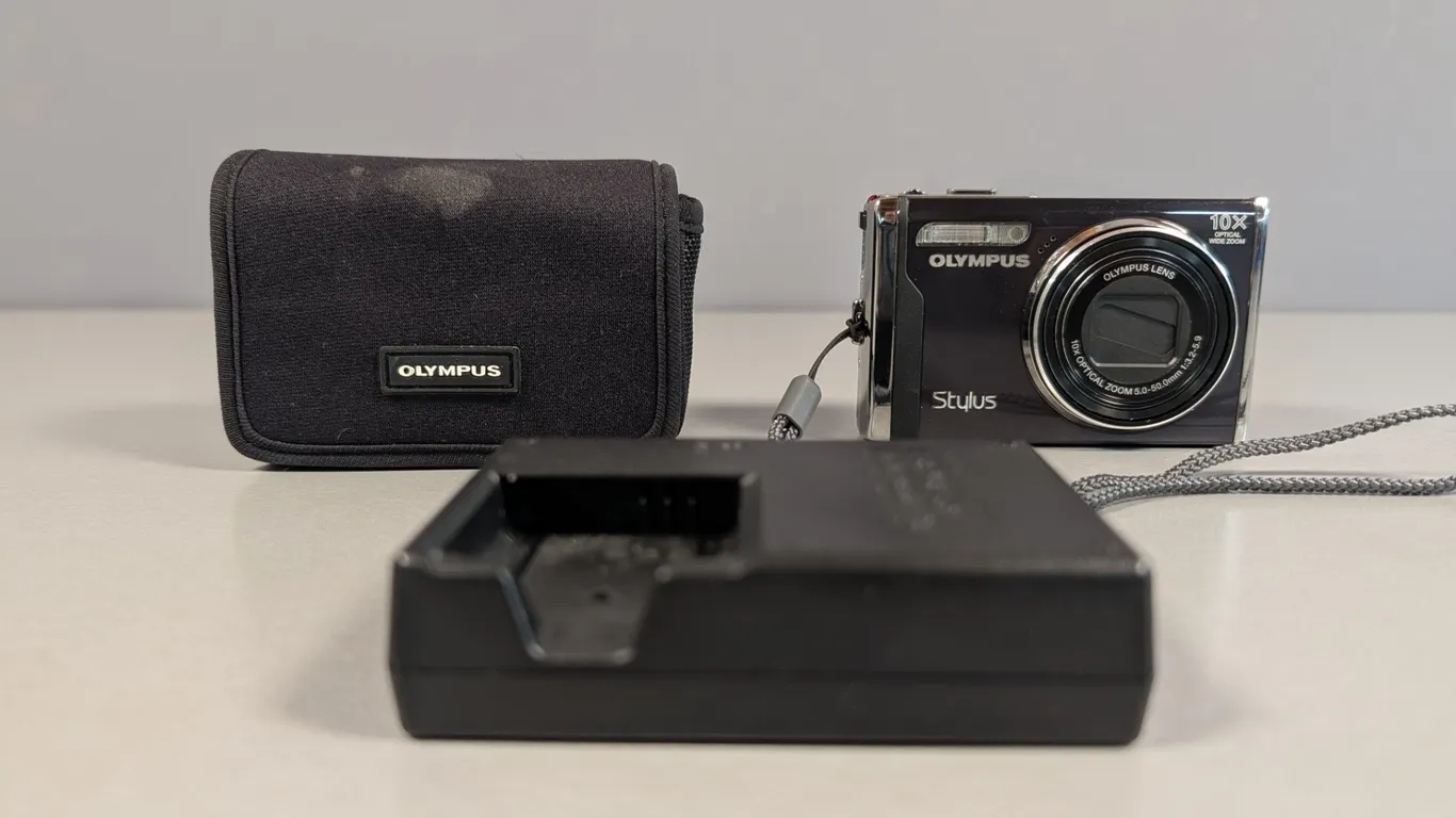 Olympus Stylus 9000 Digital Camera with Case and Charger