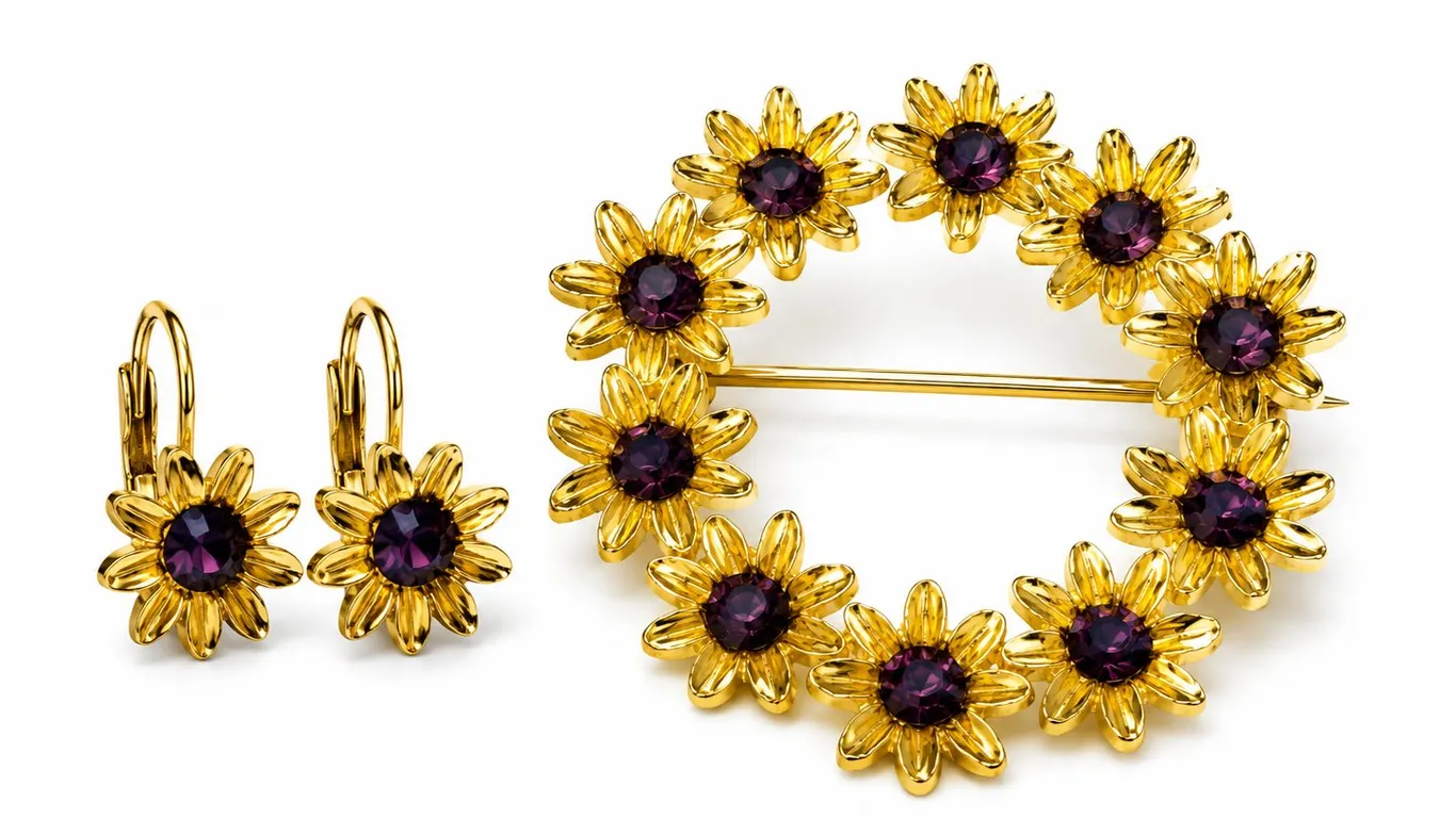 Gold Tone Daisy Brooch and Earrings Set