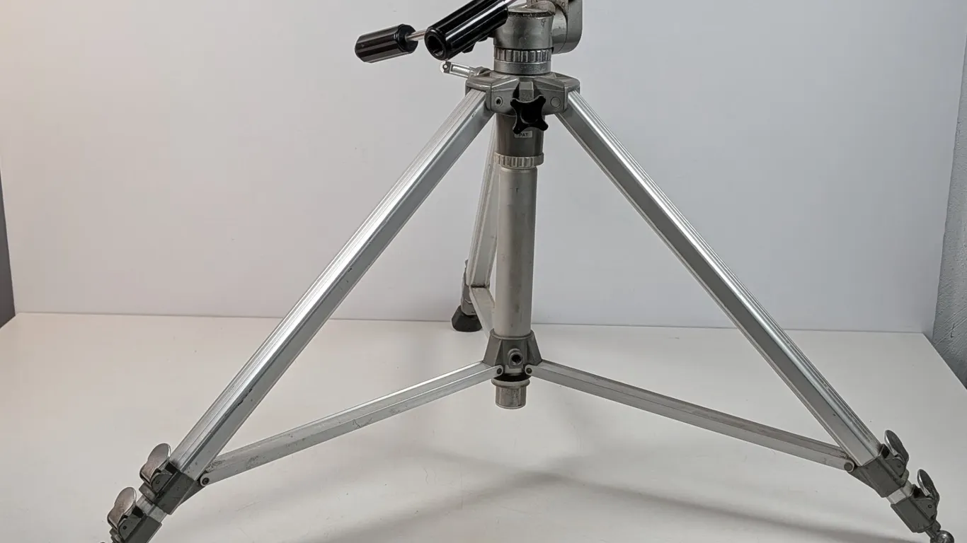 Velbon Tripod with PH-170 Fluid Head