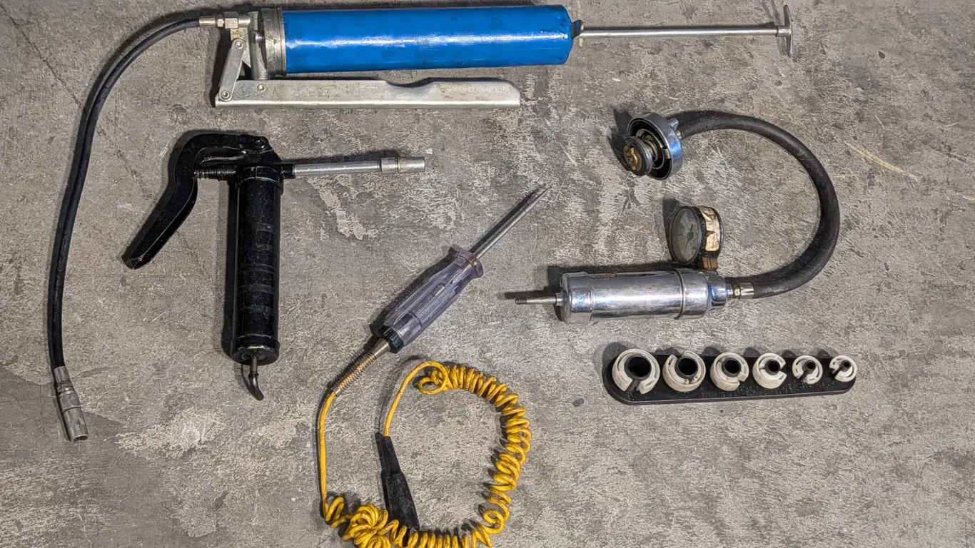 Automotive Grease Guns, Test Light & Pressure Tester Kit