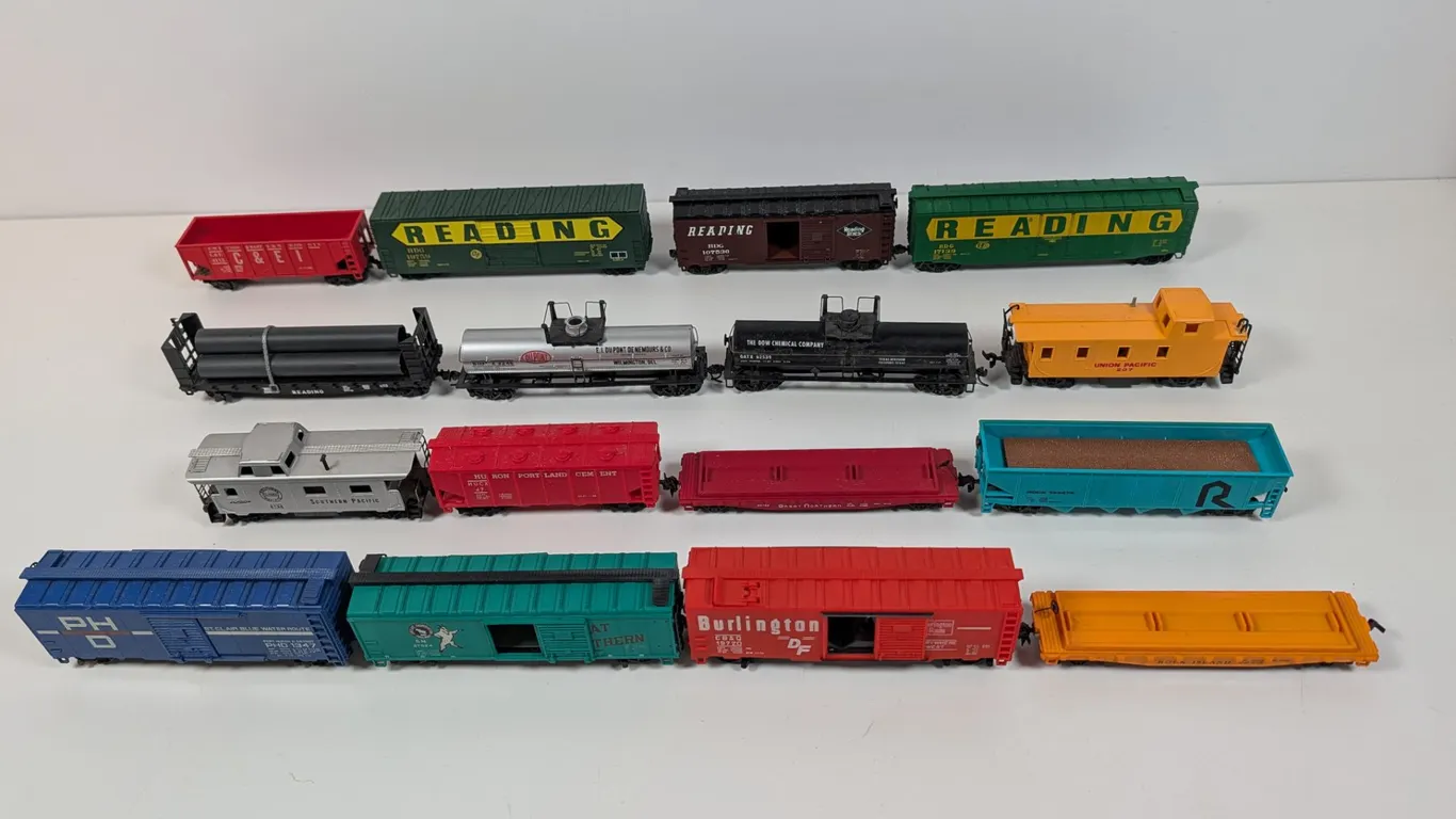 Lot of 16 Assorted Model Railroad Freight Cars