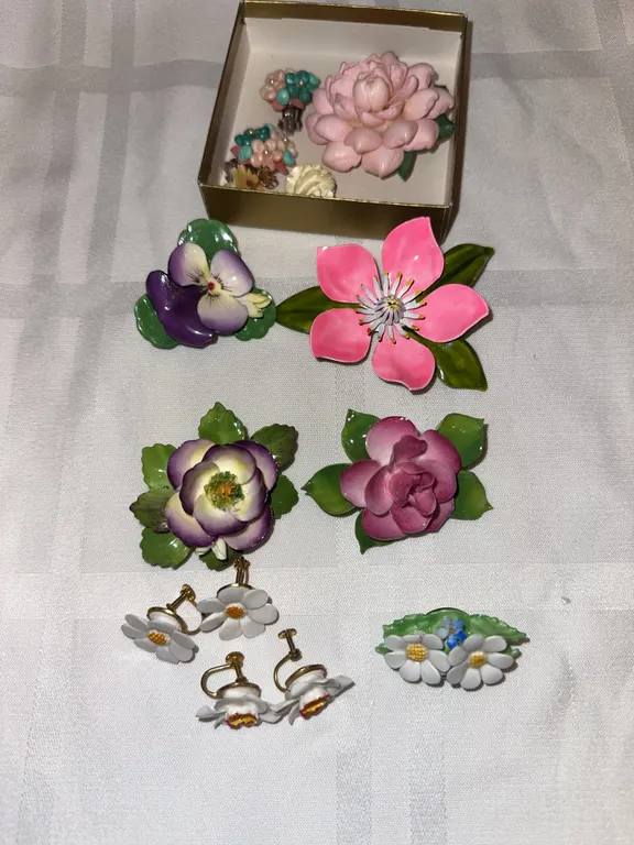 Vintage Staffordshire pins/brooches etc