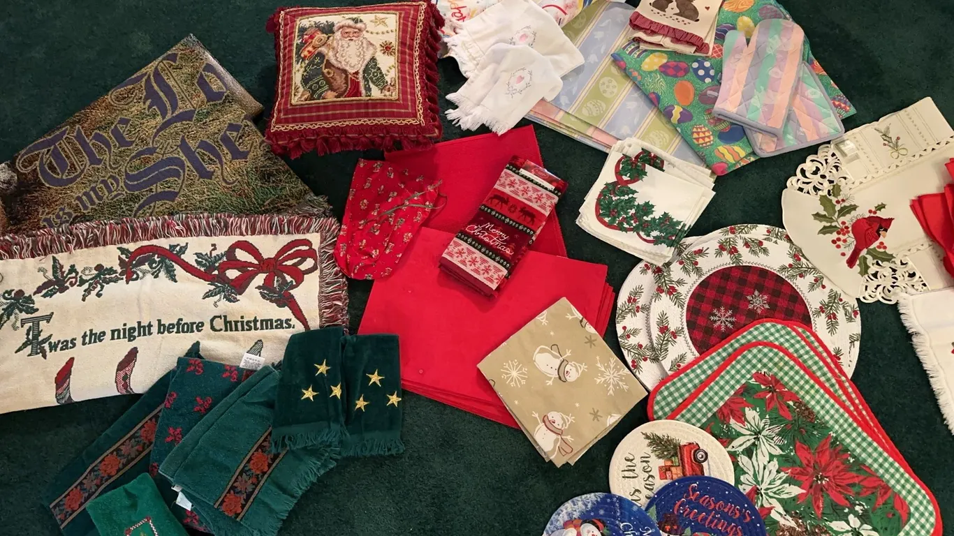 Holiday/seasonal linens