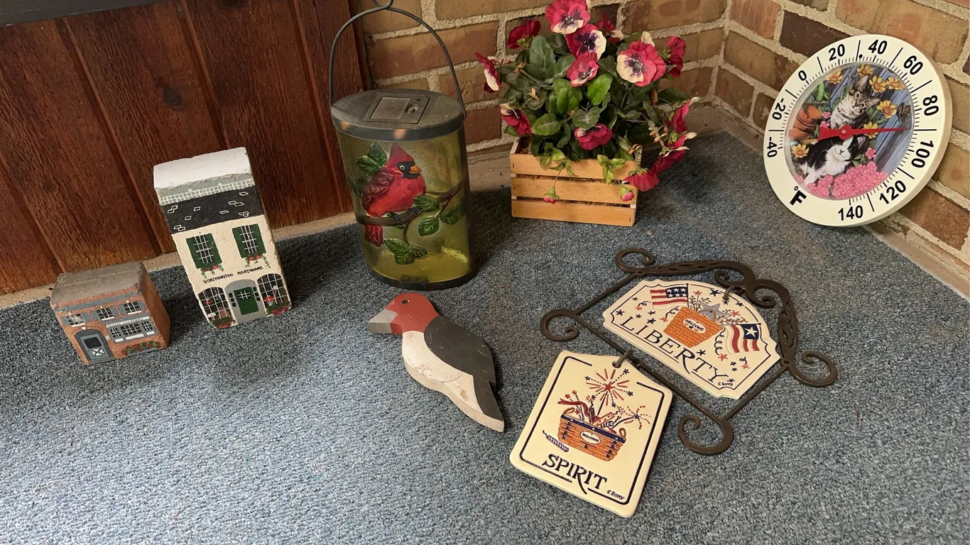 Misc porch decor