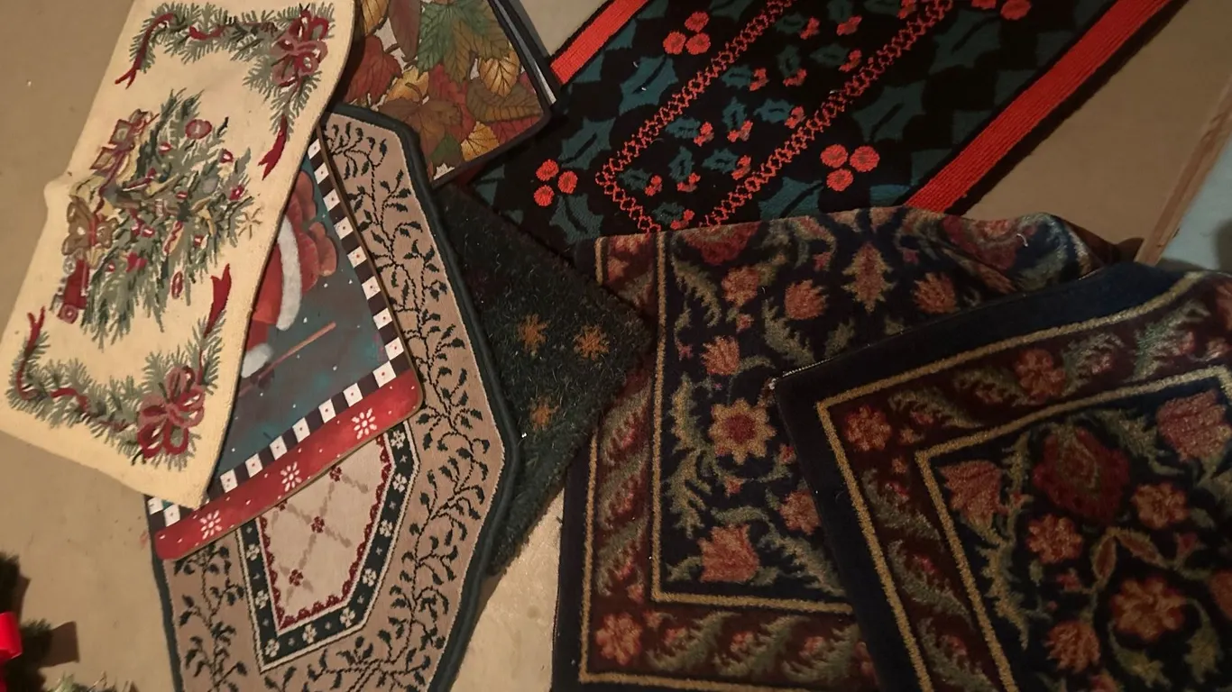 Throw rugs-holiday etc