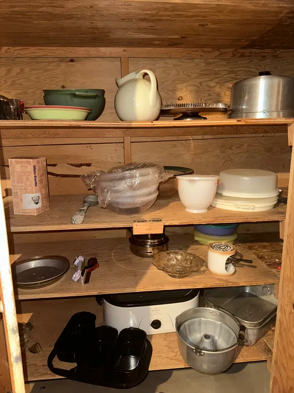 Vtg Pyrex and kitchenware