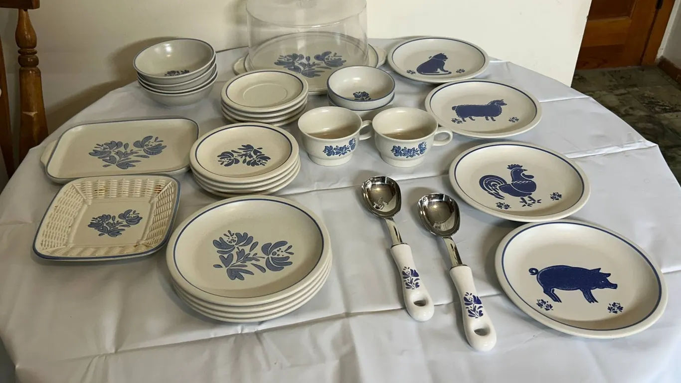 Pfaltzgraff USA Folk Art Blue Heritage Stoneware Dinnerware