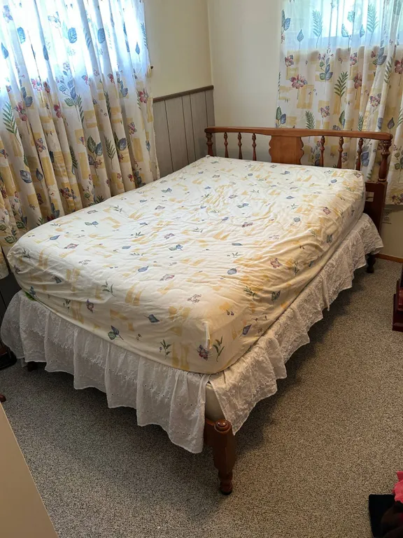 Full-Size Wooden Spindle Bed Frame With Serta Perfect Sleeper Mattress