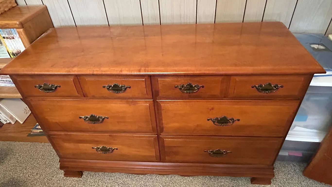Solid Wood Dresser Traditional Design Chest Of Drawers