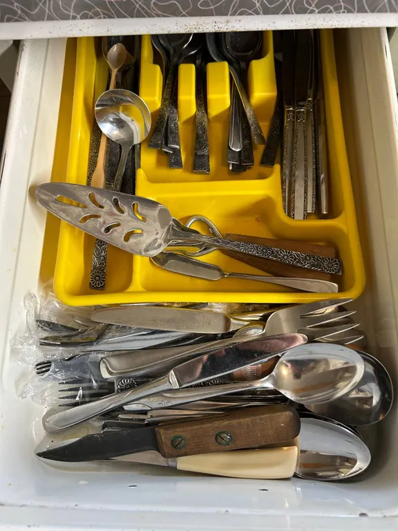 Lifetime Cutlery Stainless Taiwan Flatware With Floral Pattern