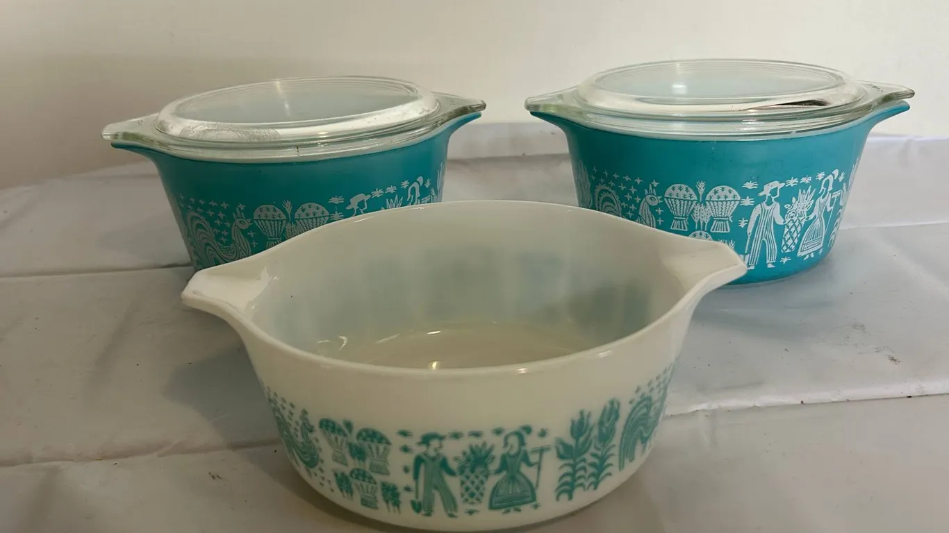 Pyrex Amish Butterprint Casserole Set, Three-Piece