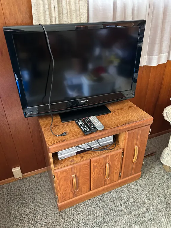 Magnavox LCD TV, Entertainment Cabinet, DVD/VHS Combo