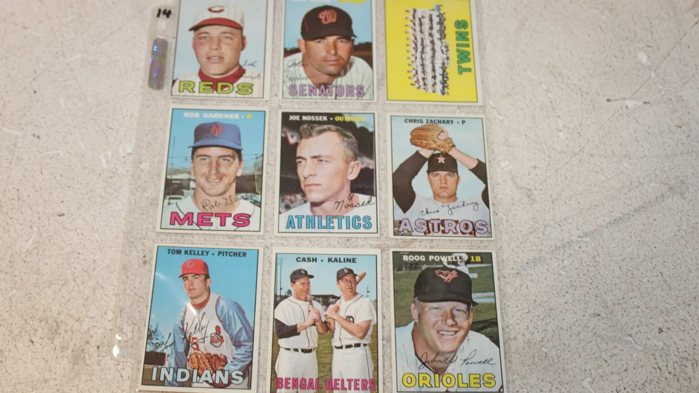 Vintage Topps Baseball Cards